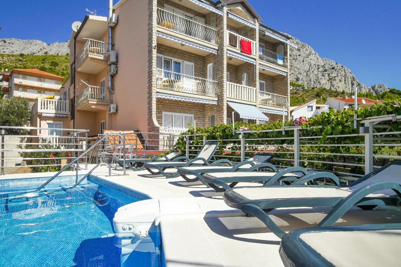 Apartments Babaja Оміш Екстер'єр фото