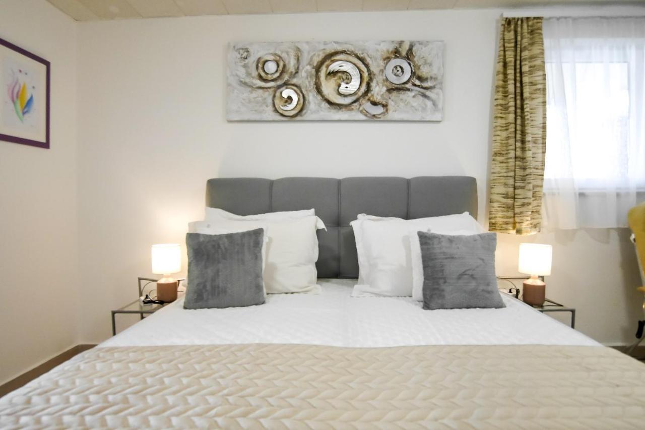 Apartments Babaja Оміш Екстер'єр фото